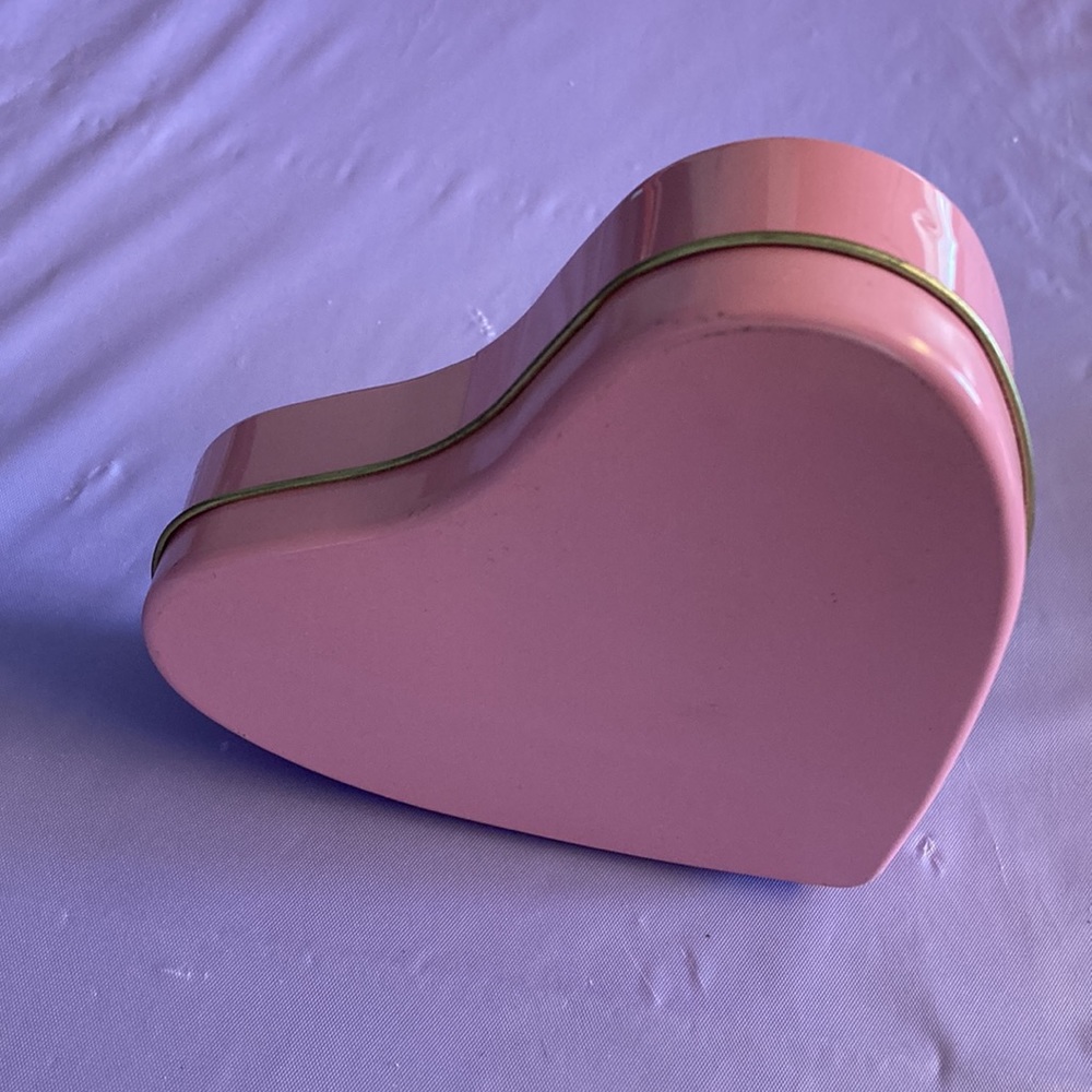 Pink Heart Tin Storage Container - Picture 9 of 12